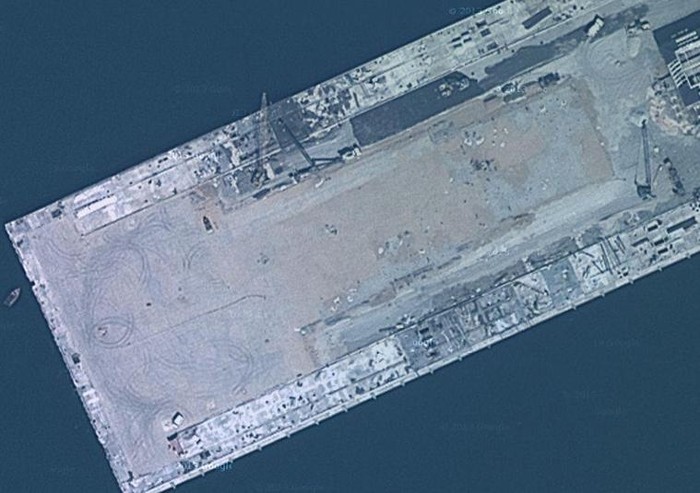 Hình ảnh Cẩm Mẫu Giác trên google rất giống quân cảng tàu sân bay